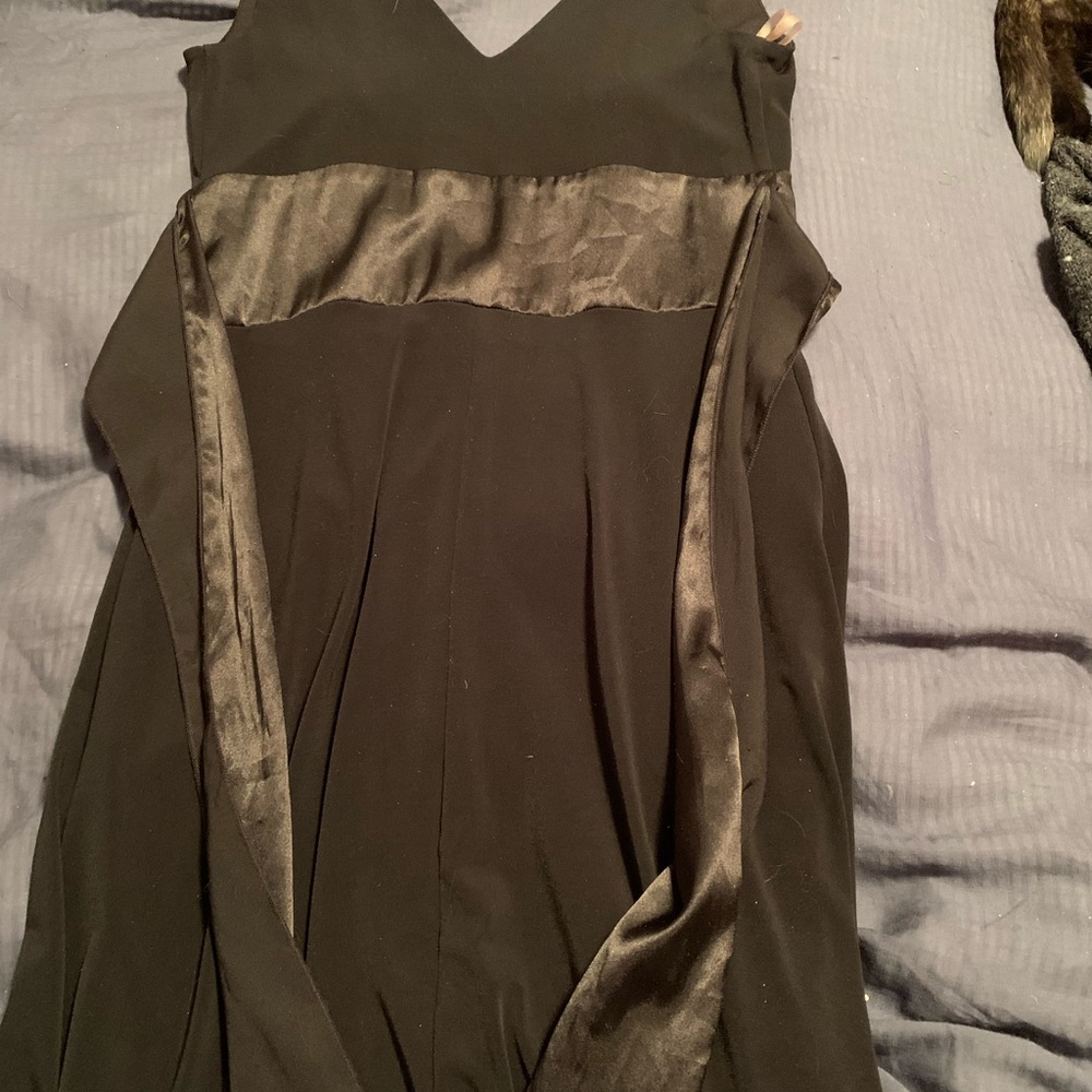Xs (fits like a sm) black dress with back bow sash and tulle bottom detail